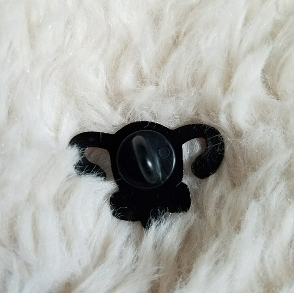 ❤️Cuterus Enamel Pin❤️ - Picture 3 of 3